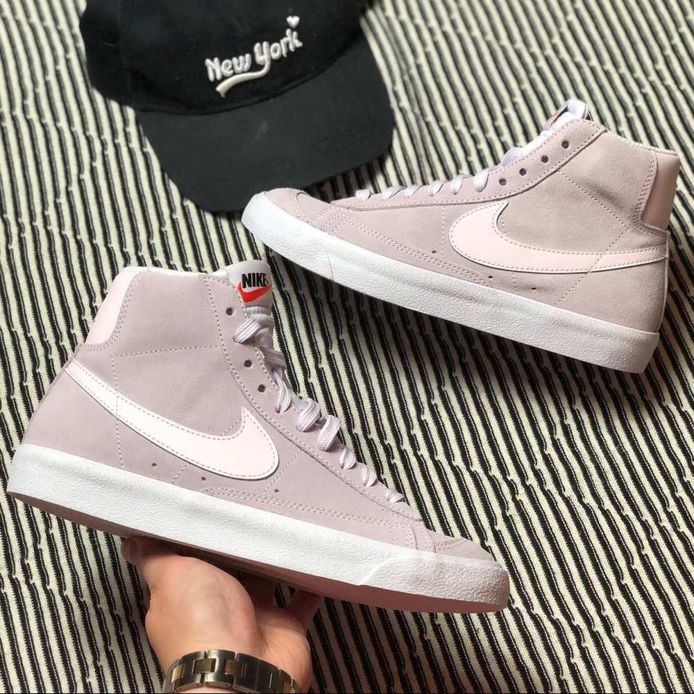 Nike Blazer Mid Top 77 Suede Light Violet Sneaker Size 7 Womens NEW